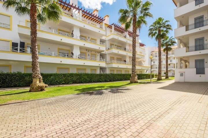 Apartment Alfarmar - Pool, Beach Only A Few Minutes Away Албуфейра Екстер'єр фото